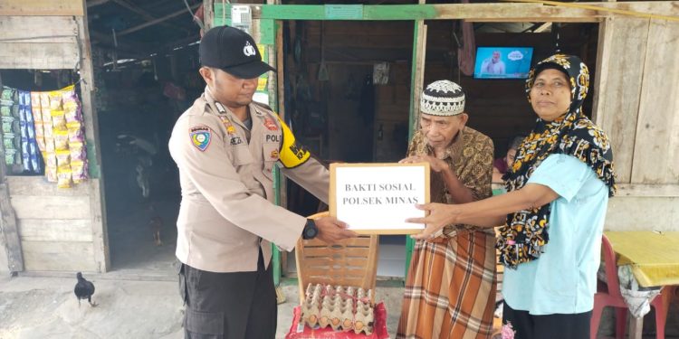 Polsek Minas Salurkan Bantuan Di Kelurahan Minas Jaya Dan Kampung Minas Timur