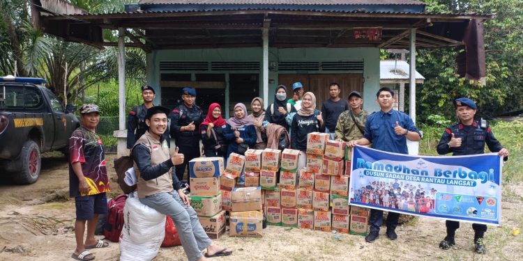 Batalyon C Pelopor Satbrimobda Riau Salurkan Bantuan Sembako, Donasi Hingga ke Pelosok Desa di Batang Gansal