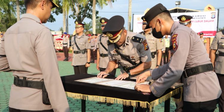 Kapolres Siak Pimpin Upacara Sertijab Satu Kasat dan Tiga Kapolsek 