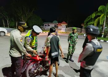 Bentuk Sinergitas TNI dan Polri, Polsek Siak Lakukan Patroli Gabungan
