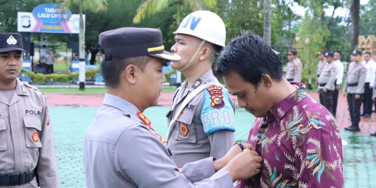 Kapolres Siak Pimpin Upacara PTDH Salah Seorang Personel Polres Siak