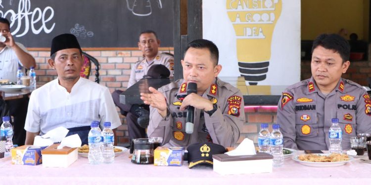 Kapolres  Siak AKBP Asep Sujarwadi perdana dalam program Jumat Curhat