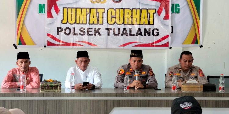 Jumat Curhat, Kapolsek Tualang Respon Keluhan Warga Terkait Patroli Dan Maraknya Kedai-Kedai Tutup Larut Malam