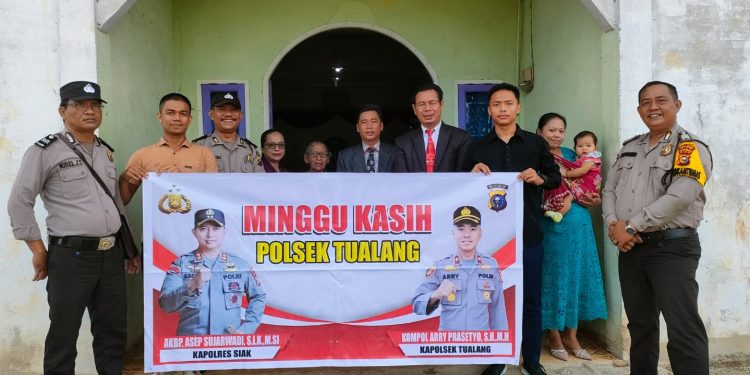 Kali ini, Minggu Kasih Polsek Tualang Bersama Jemaat Gereja HKI BUNUT RESORT Perawang mendengarkan Keluhannya