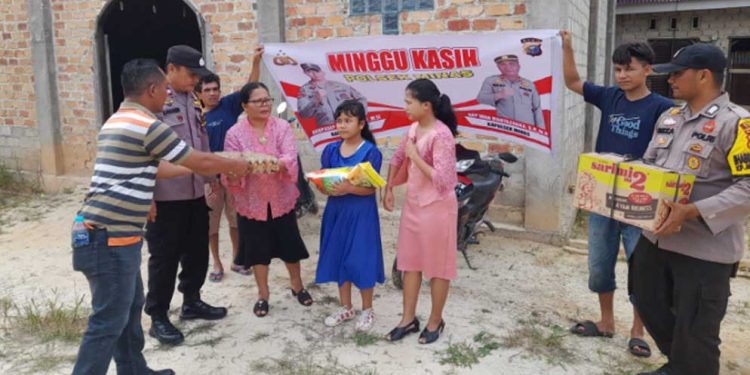 Personil Polsek Minas Sambangi Jemaat Gereja GPI Di Minas Barat