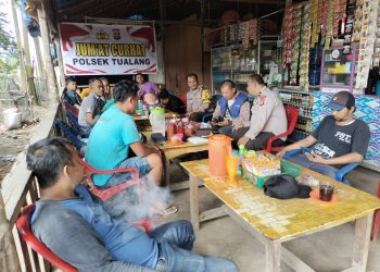 Melalui Jumat Curhat, Panit Binmas Sharing Informasi Bersama Masyarakat