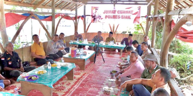 Jumat Curhat, AKBP Asep Sujarwadi Dengarkan Keluhan Warga Kampung Tengah dan Benteng Hulu