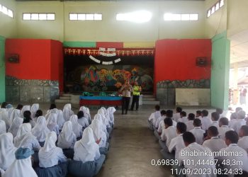 Police Goes To School, Kapolsek Minas Berikan Bimbingan Bernilai Positif Kepada Siswa Siswi di SMAN 1 Minas