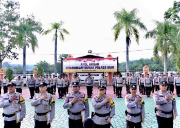 Gelar Apel Akbar Bhabinkamtibmas, Kapolres Siak AKBP Asep Sujarwadi Berikan Penghargaan Kepada 5 Orang Bhabinkamtibmas Terbaik