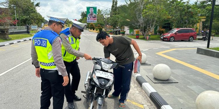 Personil Satuan Lalu Lintas Polres Siak Llaksanakan Kegiatan “Riau Tertib Berlalu Lintas” (RTB)