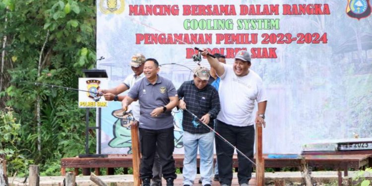 Terus Berupaya Cooling System Menjelang Pemilu 2024, Kapolres Siak AKBP Asep Sujarwadi Gelar Mancing Bersama Polri, TNI, KPU, Bawaslu Dan Media Kabupaten Siak