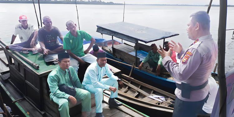 Kapolsek Sabak Auh Ipda Khairul Himbau Nelayan Ayo ke TPS