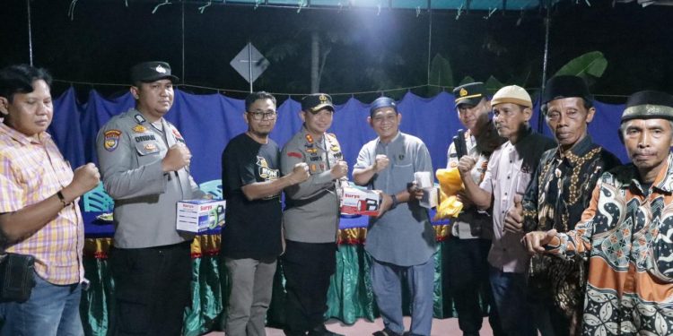 Patroli KRYD, Kapolres Siak Cek Poskambling dan Sambangi Warga Tualang