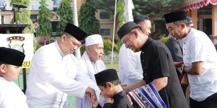 Polres Siak Gelar Sholat Idul Adha dan Potong 7 Ekor Hewan Kurban