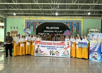Satlantas Polres Siak bersama Indonesia Safety Driving Center (ISDC) Melaksanalan Sosialisasi Keselamatan Dan Peraturan Lalu Lintas di beberapa Sekolah Dan Pondok Pesantren