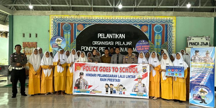 Satlantas Polres Siak bersama Indonesia Safety Driving Center (ISDC) Melaksanalan Sosialisasi Keselamatan Dan Peraturan Lalu Lintas di beberapa Sekolah Dan Pondok Pesantren