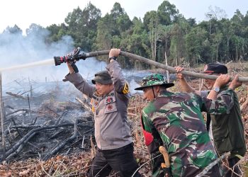Dipimpin Langsung Kapolres Siak AKBP Asep Sujarwadi, Tim Gabungan Berhasil Padamkan Api Di Tasik Betung