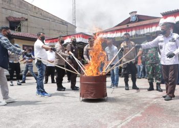 Polres Siak Gelar Press Release dan Pemusnahan 7 Kg Narkotika Jenis Daun Ganja Kering