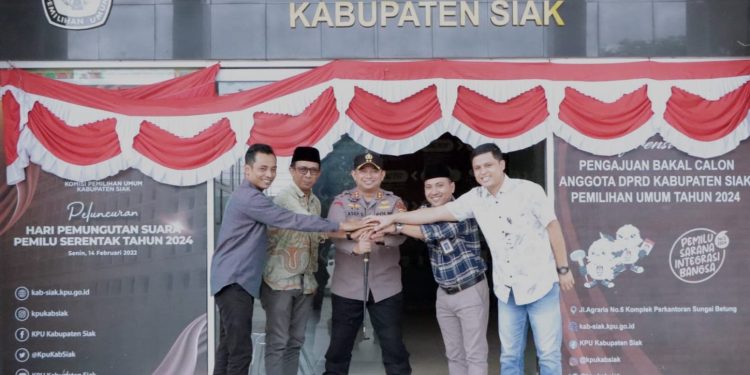 Tingkatkan Sinergitas Ciptakan Keamanan, Kapolres Siak AKBP Asep Sujarwadi Kunjungi Kantor KPUD Kabupaten Siak Dan Cek Gudang Logistik