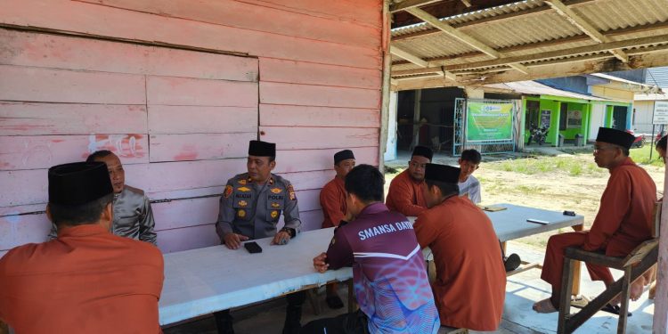 Silaturrahmi Ke Kampung Sialang Sakti Kec Dayun, Kapolsek Siak Laksanakan Cooling System Dalam Rangka Pilkada Tahun 2024 Di Kab Siak