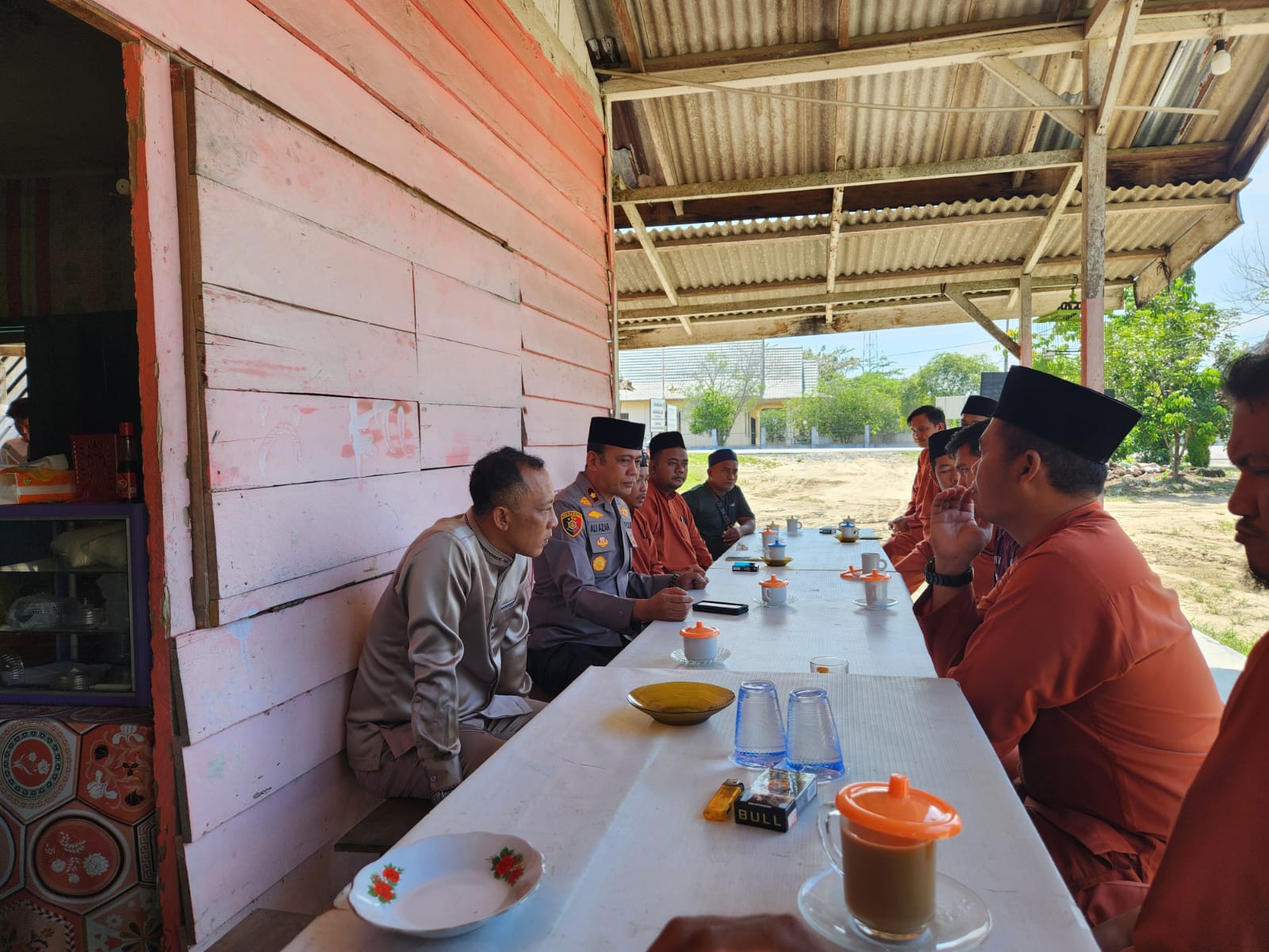 Silaturrahmi Ke Kampung Sialang Sakti Kec Dayun, Kapolsek Siak Laksanakan Cooling System Dalam Rangka Pilkada Tahun 2024 Di Kab Siak