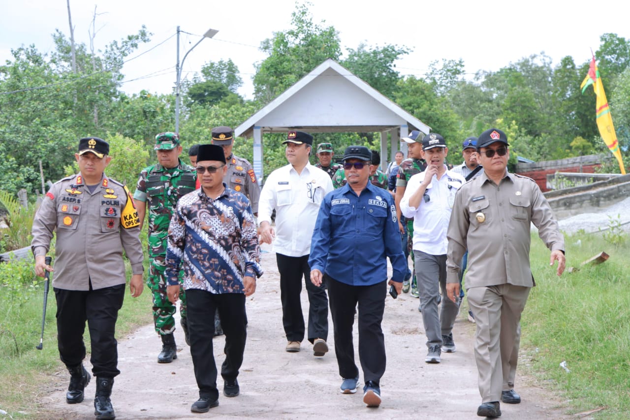 Lewat Jalur Laut, Kapolres Siak Bersama Forkopimda, KPUD Dan Bawaslu Cek Kesiapan Pelaksanaan Pilkada Di Kampung Terluar Teluk Lanus