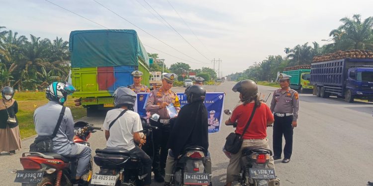 Pimpin Giat Operasi Zebra, Kasat Lantas Polres Siak Tegur Dan Tindak Puluhan Pengendara