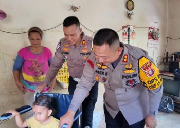 Jelang Berakhirnya Ops Zebra LK 2024, Kapolres Siak Serahkan Sepeda Dan Kursi Roda Untuk Keluarga Larosa