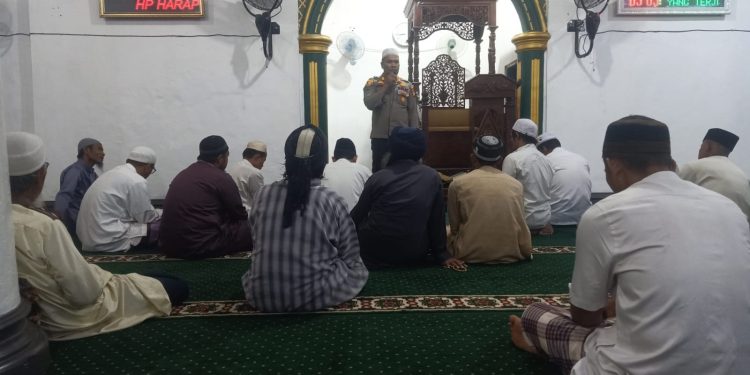 Lakukan Subuh Keliling Kapolsek Bungaraya Sampaikan Pesan Pilkada Damai