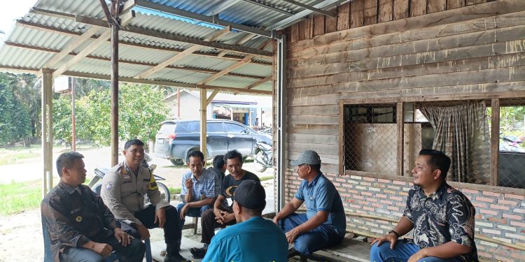 Cooling System Door To Door, Jajaran Bhabinkamtibmas Polsek Kandis Ajak Masyarakat Jaga Kamtibmas