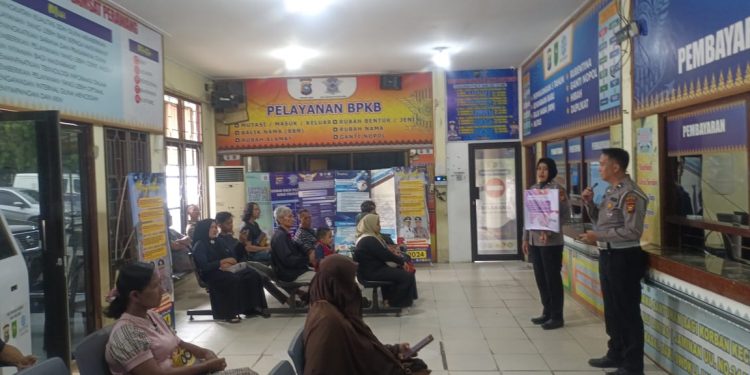 Cooling System, Satlantas Polres Siak Sosialisasikan Keselamatan Berlalu lintas dan Pesan Pemilu Damai Kepada Pengunjung Samsat