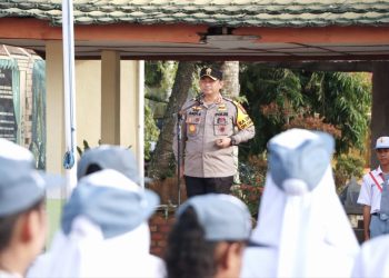 Beri Motivasi Siswa Siswi SMA N 1 Dayun, Lewat Program Police Goes to School Kapolres Siak Juga Ingatkan Bahaya Hoax, Ciptakan Pilkada Damai.