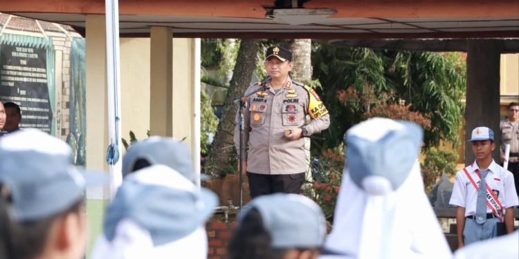 Beri Motivasi Siswa Siswi SMA N 1 Dayun, Lewat Program Police Goes to School Kapolres Siak Juga Ingatkan Bahaya Hoax, Ciptakan Pilkada Damai.