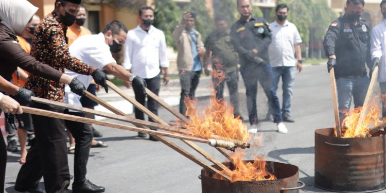 Sertakan Siswa Siswi SMA Sederajat Saat Lakukan Pemusnahan Barang Bukti Narkotika