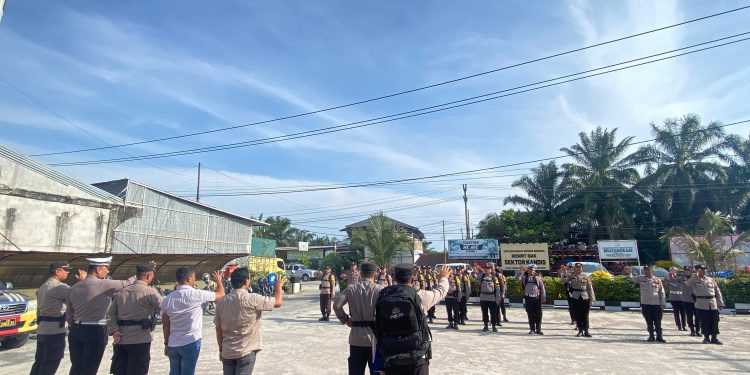 Pimpin Apel Gelar Pasukan Persiapan PAM TPS dan Pergeseran Logistik, Kapolsek Kandis Tekankan Netralitas Polri Pada Pilkada 2024