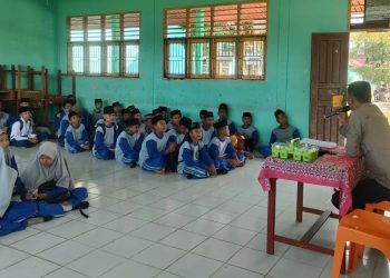 Kunjungi SMU N 3 Sungairawa Bhabinkamtibmas Ajak Ikut Berpartisipasi Jaga Kamtibmas