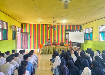 Satlantas Polres Siak Bersama Jasa Raharja Siak Sosialisasikan Pentingnya Keselamatan Berlalulintas Serta Ajak Pelajar Sebagai Pemilih Pemula Ciptakan Pilkada Di Kabupaten Siak Aman, Sejuk dan Damai