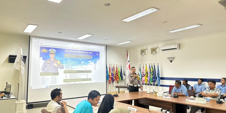 Kunungi PT IKPP, Satlantas Polres Siak Gelar Sosialisasi Keselamatan Berlalu Lintas Serta Cooling System Pilkada Aman, Sejuk Dan Damai