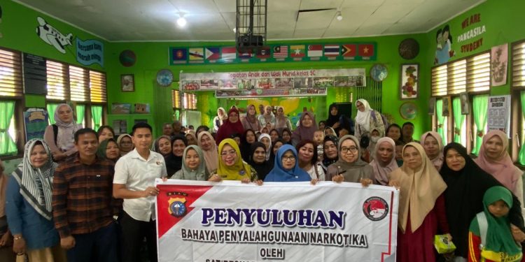 Polsek Minas Gelar Seminar Edukasi Bahaya dan Dampak Negatif Narkoba Di SDN 004 Minas