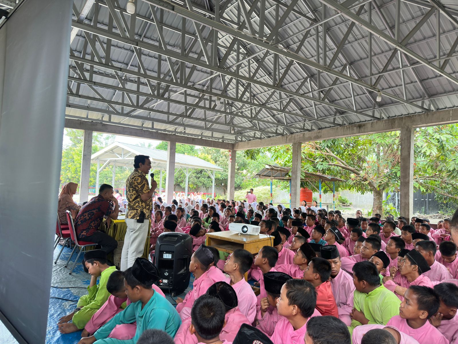 Kunjungi SMPN 7, Unit Reskrim Polsek Kandis Lakukan Penyuluhan Tentang Bahaya Penyalahgunaan Narkoba