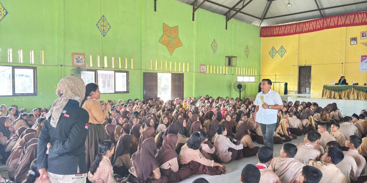 Polsek Kandis Gelar Penyuluhan Bahaya Penyalahgunaan Narkotika Di SMPN 1 Telaga Sam Sam