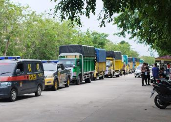 Polres Siak Kawal Dan Amankan Pendistribusian Logistik Pilkada 2024 Kabupaten Siak.