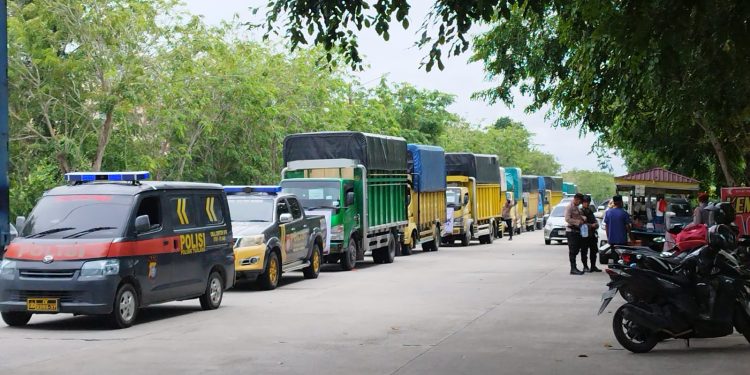 Polres Siak Kawal Dan Amankan Pendistribusian Logistik Pilkada 2024 Kabupaten Siak.