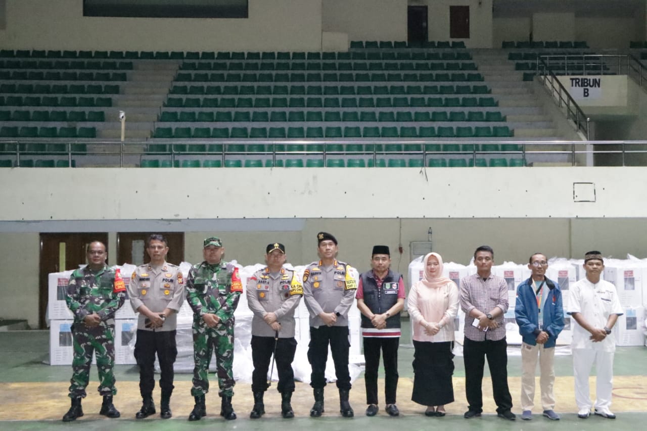 Dampingi Pamatwil, Kapolres, Dandim Dan Ketua KPUD Siak Lakukan Pengecekan Pos Pengamanan Gudang Logistik Pilkada 