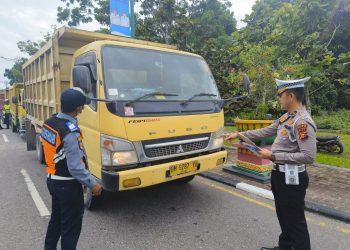 Sat Lantas Polres Siak Berkolaborasi Dengan Dinas Perhubungan Kabupaten Siak Melakukan Kegiatan Ramp Check Kendaraan Angkutan Umum