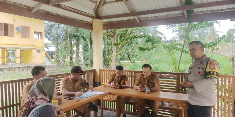 Bhabinkamtibmas Di Kampung Rawang Kao Barat Imbau Warga Jaga Kerukunan Pasca Pilkada