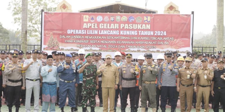 Pimpin Apel Gelar Pasukan Ops Lilin LK 2024,Wakil Bupati Siak Sampaikan Amanat Kapolri