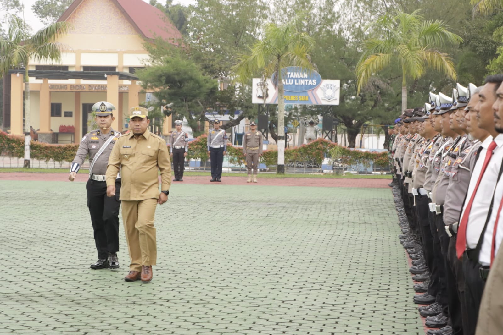 Pimpin Apel Gelar Pasukan Ops Lilin LK 2024,Wakil Bupati Siak Sampaikan Amanat Kapolri