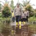 Kapolres Siak Monitoring Perkembangan Bencana Banjir Di Kampung Benteng Hilir