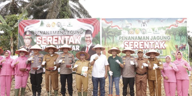Polres Siak Gandeng PT KTU Dan Pemkab Siak Sukseskan Penanaman Jagung Serentak 1 Juta Hektare di Koto Gasib
